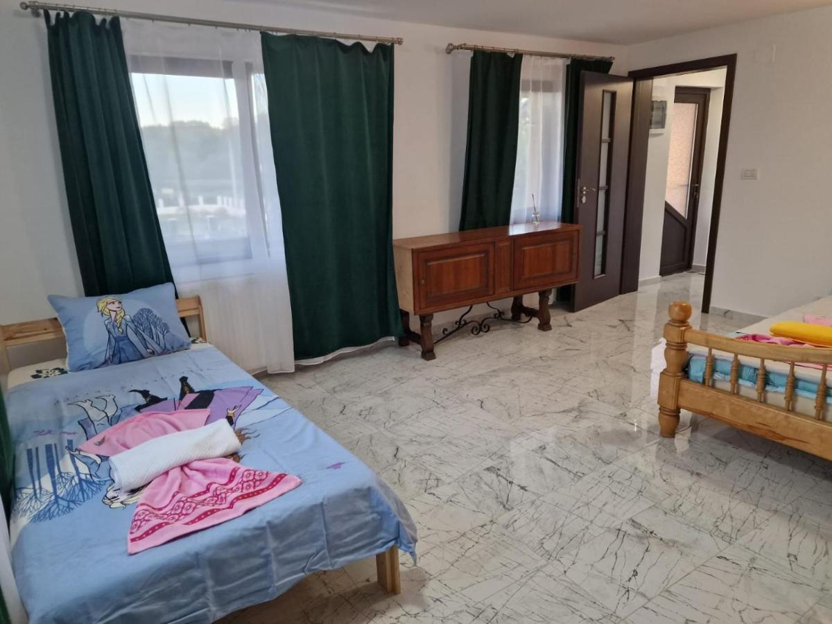 Casa Iuliana Hotell Horezu Exteriör bild